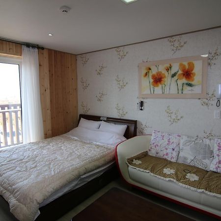 Lapaloma Pension เมืองเชจู ภายนอก รูปภาพ