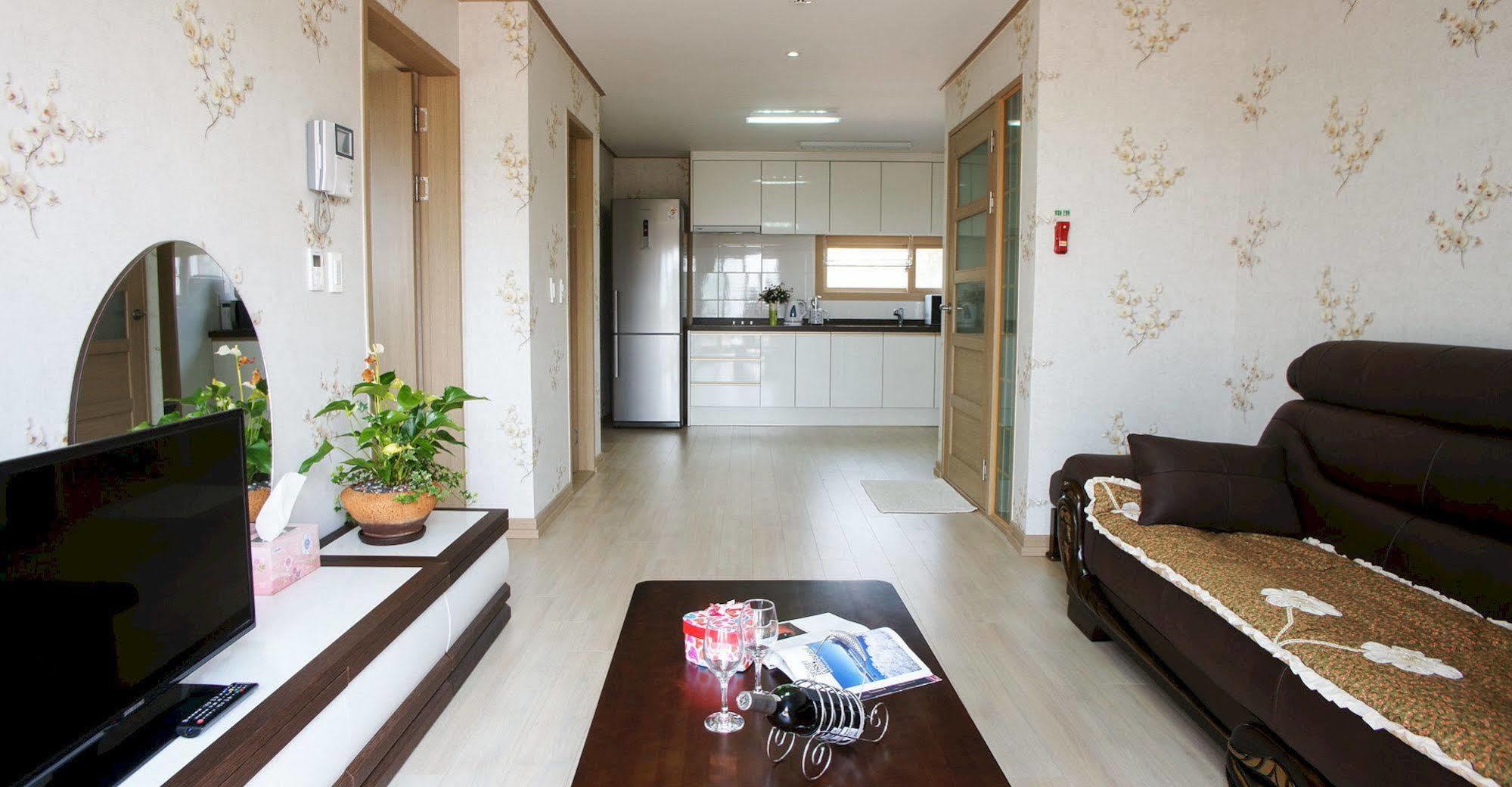 Lapaloma Pension เมืองเชจู ภายนอก รูปภาพ