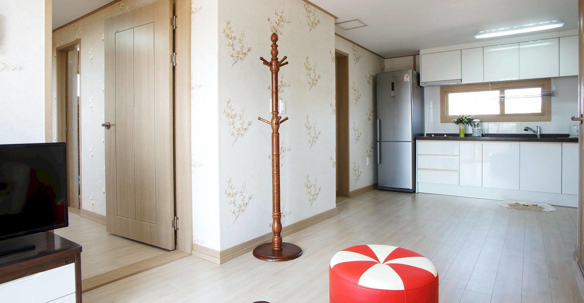 Lapaloma Pension เมืองเชจู ภายนอก รูปภาพ