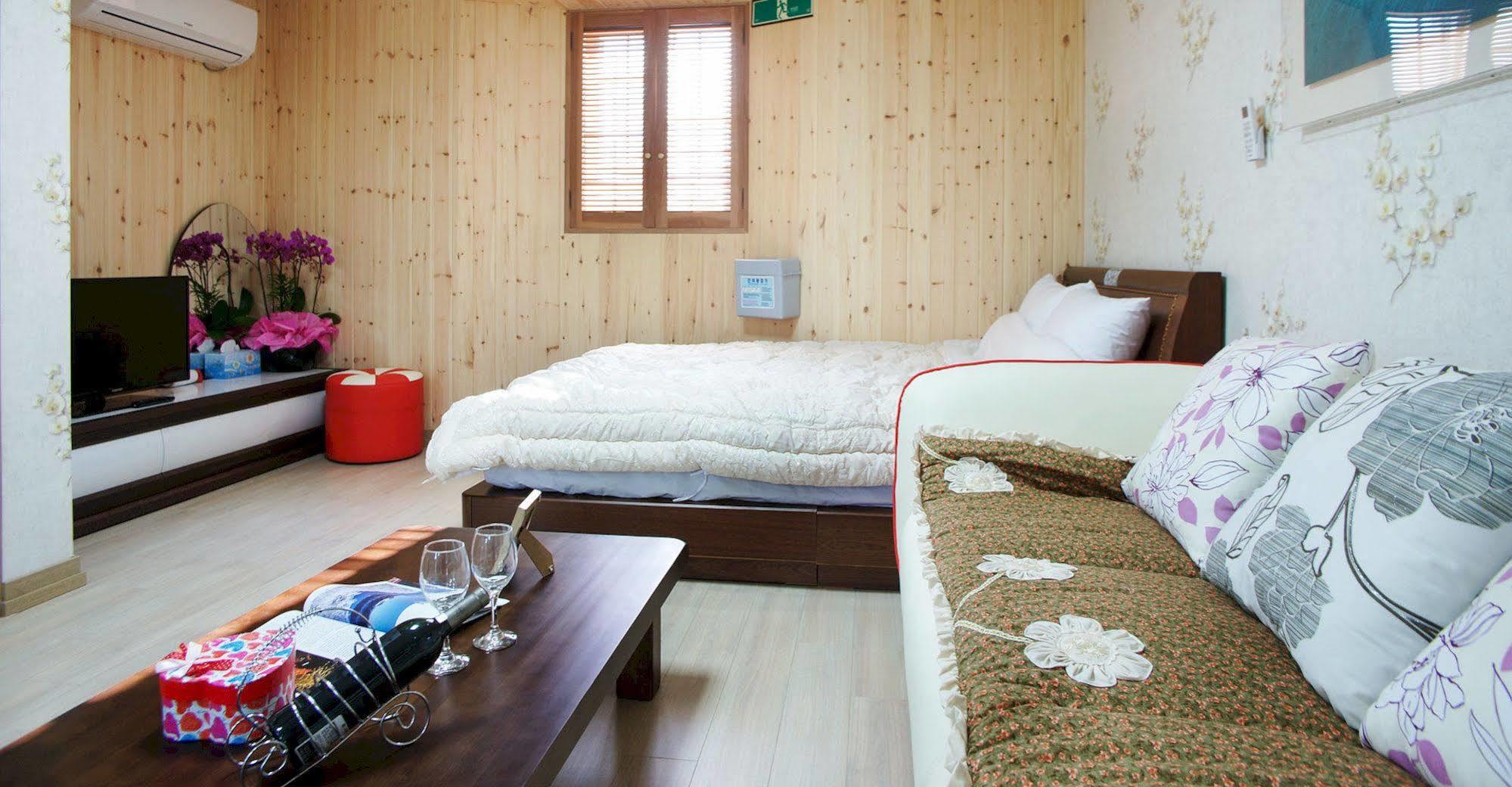 Lapaloma Pension เมืองเชจู ภายนอก รูปภาพ