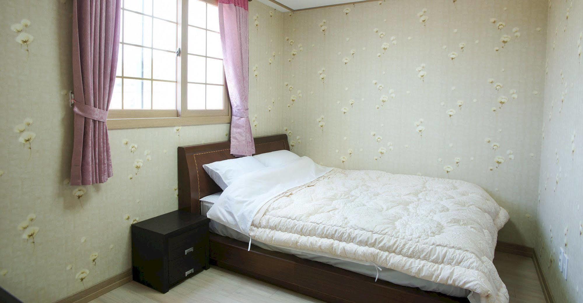 Lapaloma Pension เมืองเชจู ภายนอก รูปภาพ